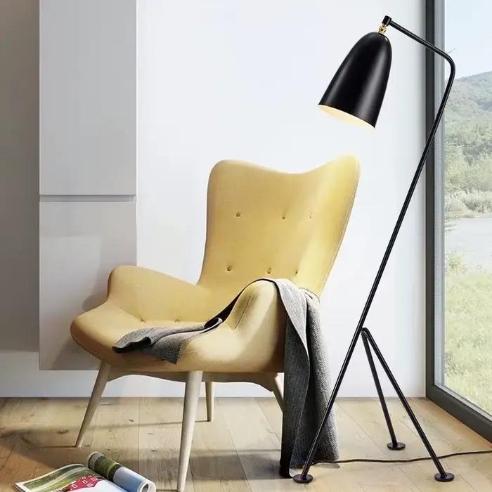 Danemark Designer Grasshopper noir blanc lampadaires pour salon Studio trépied Lambader lampe sur pied support lumière