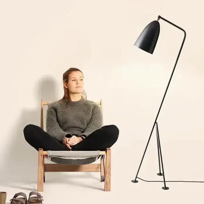 Danemark Designer Grasshopper noir blanc lampadaires pour salon Studio trépied Lambader lampe sur pied support lumière