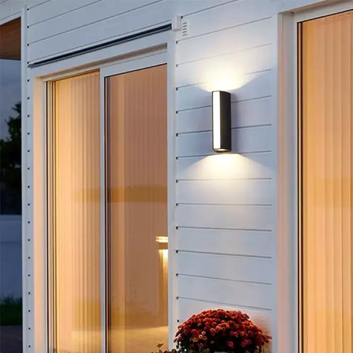 Applique murale LED imperméable en aluminium noir, conforme à la norme IP65, design moderne, éclairage d'extérieur, idéal pour une villa, un jardin ou une véranda, 4W, 110/220V