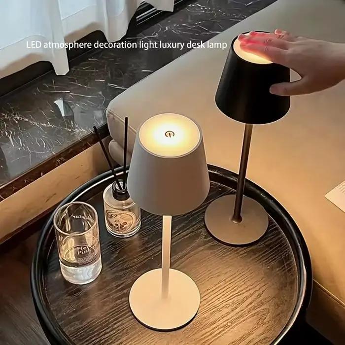 Lampe de table sans fil très vendue, lampe de bureau pratique, lampe de table LED créative portable, batterie rechargeable 1200 mAh, veilleuse tactile rechargeable, design pratique, compagnon de lectu