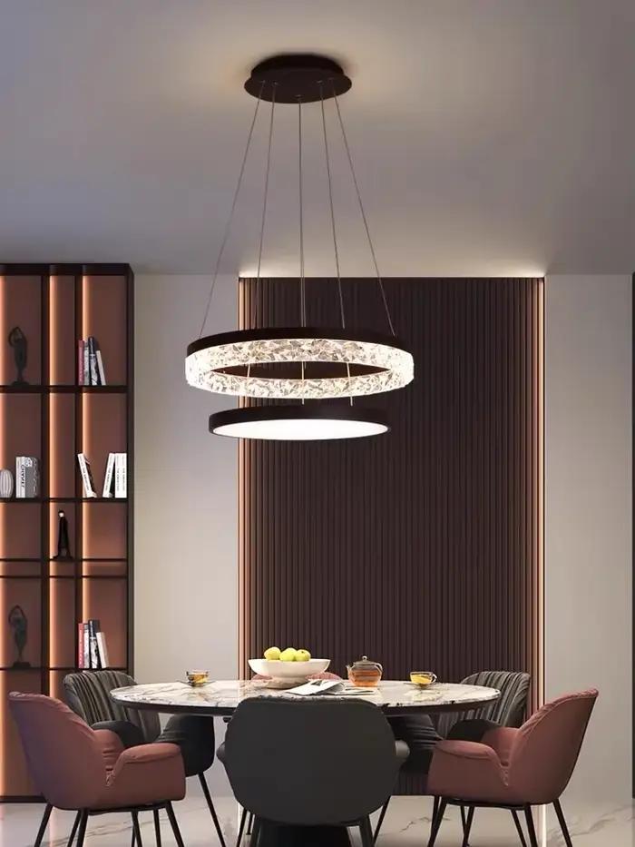 Plafonnier LED suspendu au design moderne