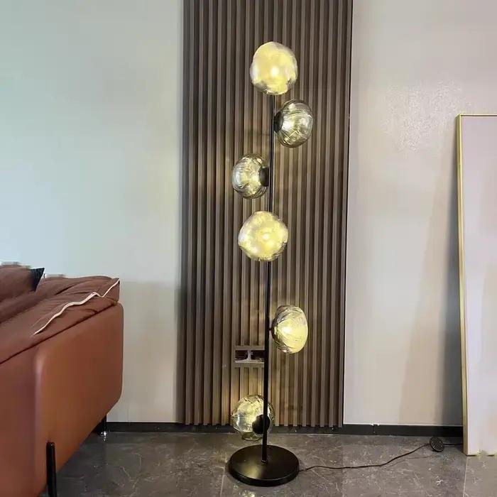 Lampadaire LED en verre au design artistique nordique