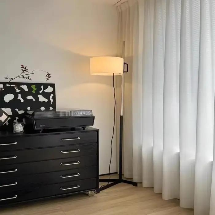 Lampadaire de designer espagnol avec ampoule