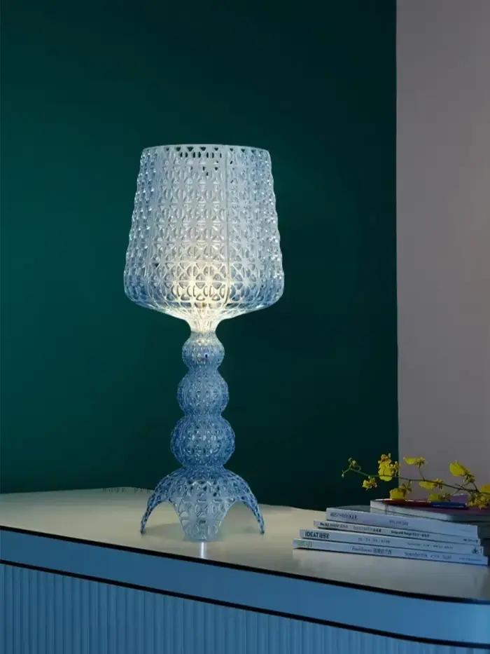 Lampadaire en acrylique creux de gobelet de designer italien