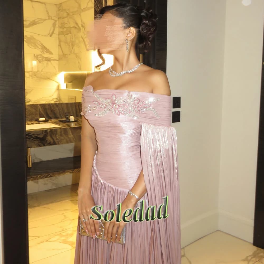 Robe de bal classique Soledad à épaules dénudées, col bateau, plissée, dos nu, longueur ras du sol,